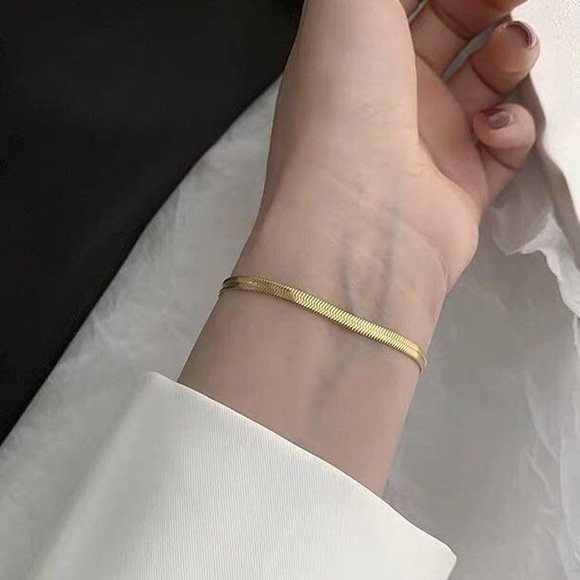 Chain Golden Bracelet - Picture 3 of 11